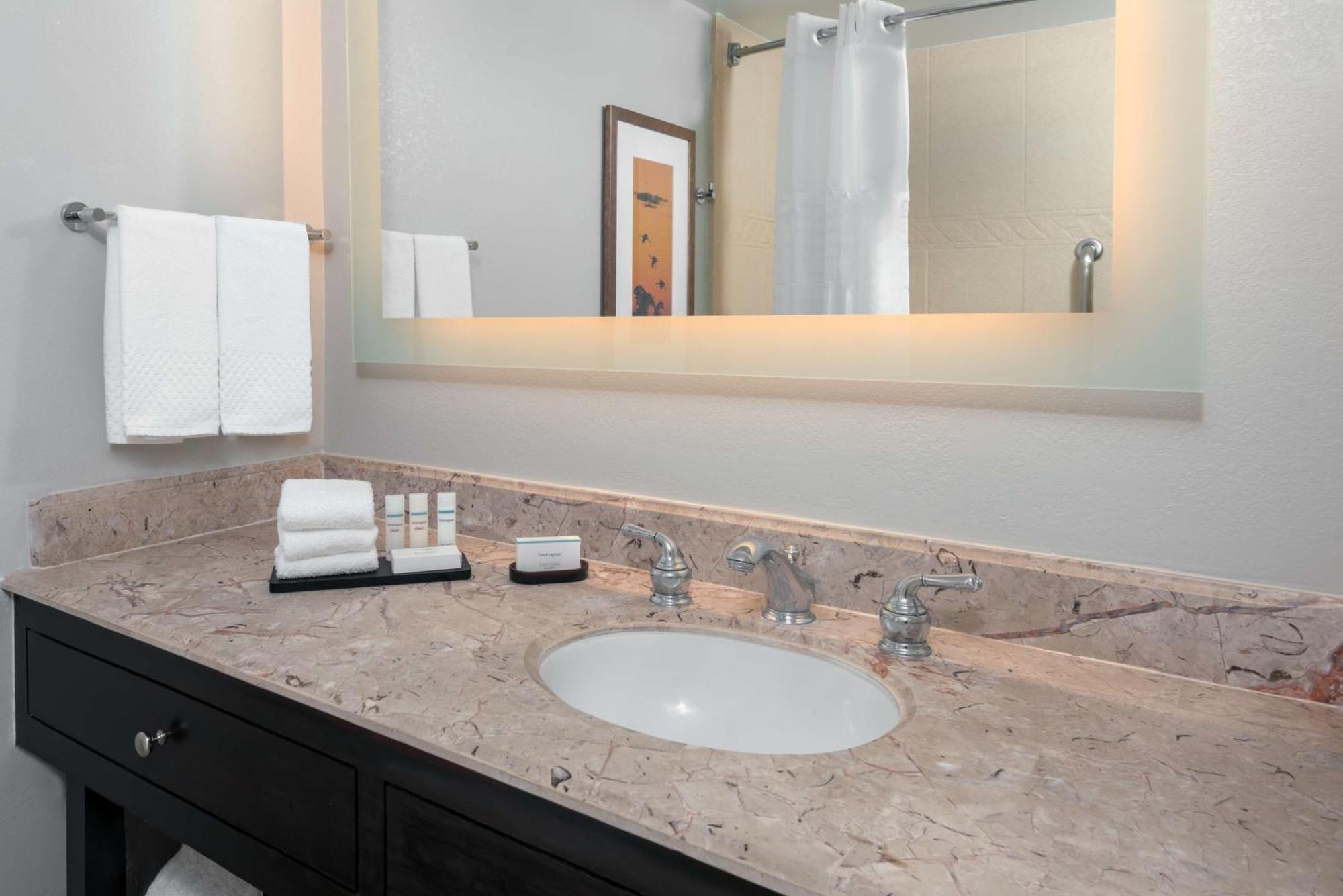 Embassy Suites Dallas - Park Central Area Extérieur photo